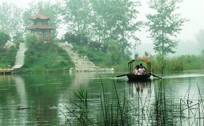 滕州微山湖红荷湿地景区